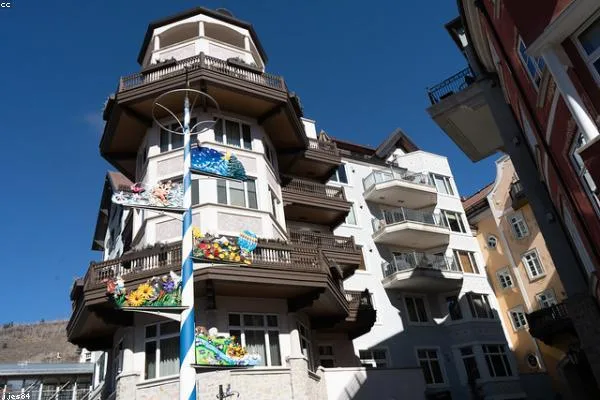 Sunny 1-bed with park view, long-term rent