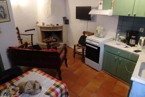 Cosy flat for sale, quiet residential street